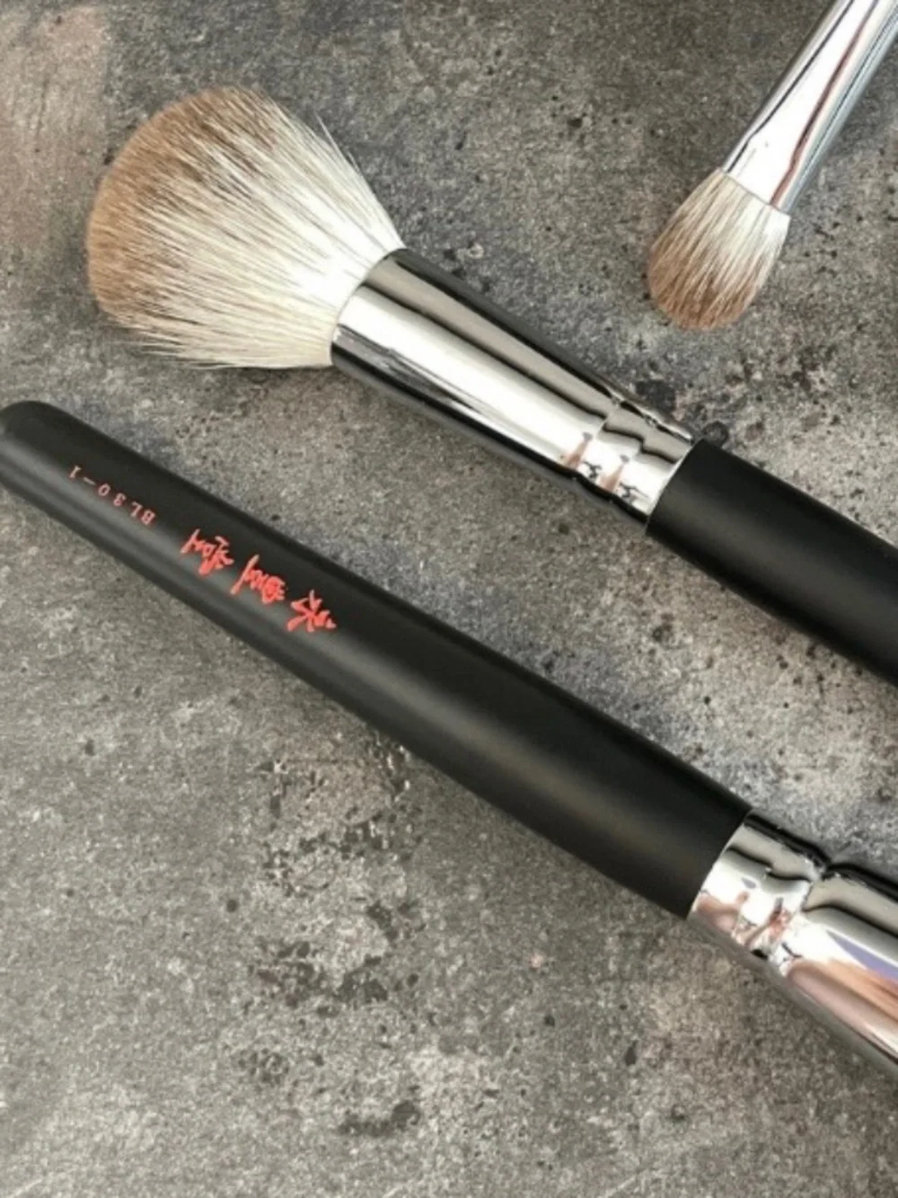 CHIKUHODO SILVER FOX CHEEK BRUSH